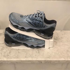 Mizuno  wave prophecy 8 running sneakers